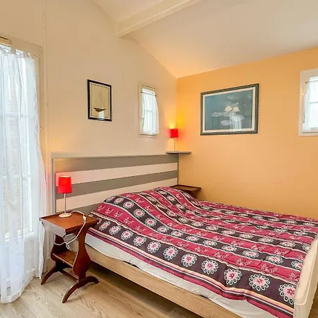 Charmante Location à Proximité De La Et Des Commerces