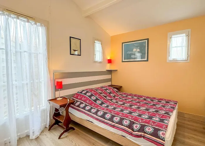 Charmante Location à Proximité De La Et Des Commerces