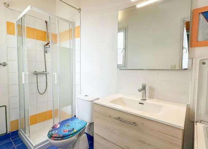 Charmante Location à Proximité De La Et Des Commerces